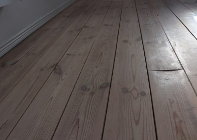 Kontorgulv på Fyn afslibet og efterbehandlet – giver rummet et friskt udtryk